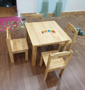 Bộ bàn học cho bé gỗ cao su