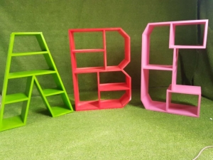 Kệ gỗ chữ ABC